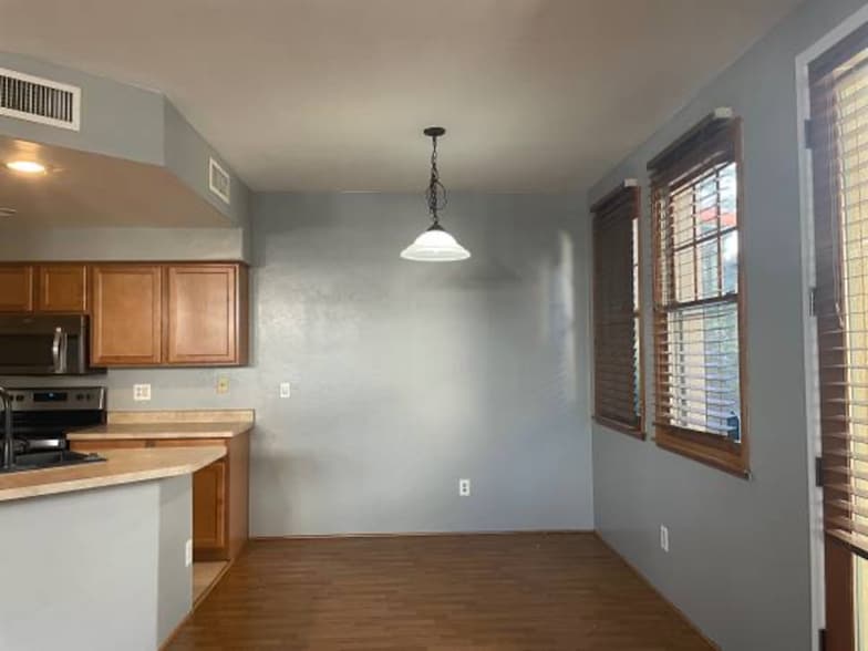 Building Photo - 635 Harvill Dr