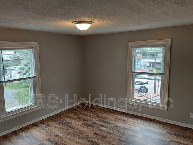 Building Photo - 607 Winthrop St