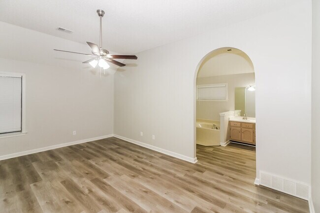 Building Photo - 636 Old River Cove