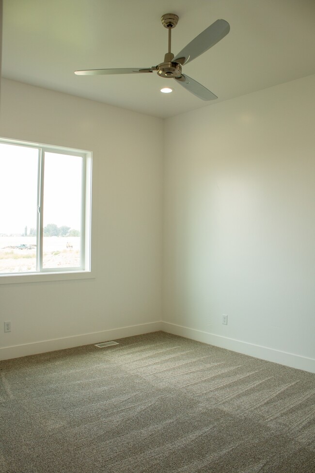 Building Photo - 6984 S 9th W