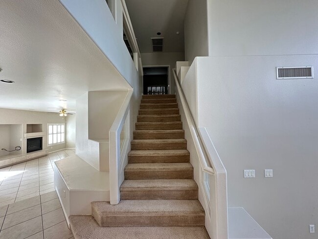 Building Photo - Pinnacle Peaks-Torrey Pines Southwest