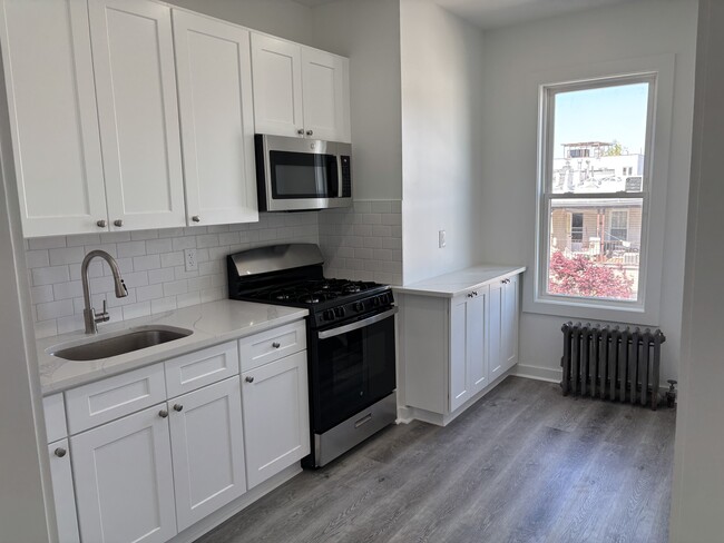 Building Photo - 739 43rd St