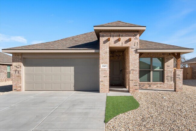 Building Photo - More Space, More Style, Welcome to 2507 Kenwood!