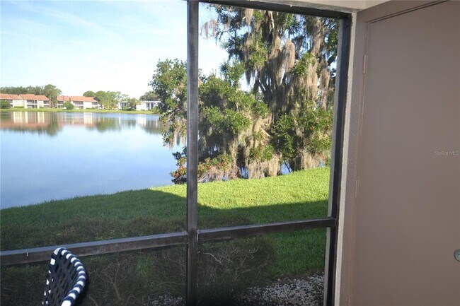 Building Photo - 209 Woodlake Wynde