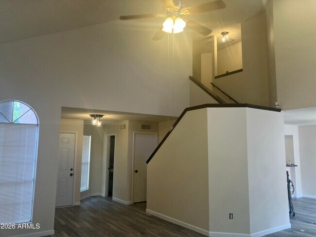Building Photo - 530 E Kerry Ln