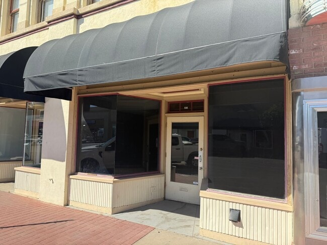 Building Photo - 518 Center St