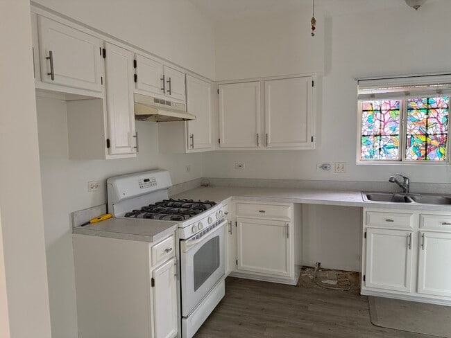 Building Photo - 130 Creston Cir