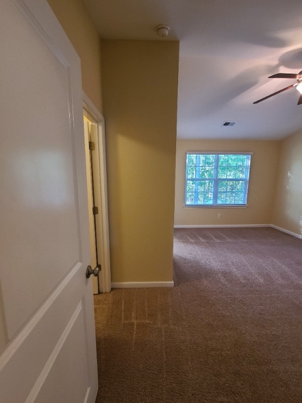 Building Photo - 447 Truman Dr