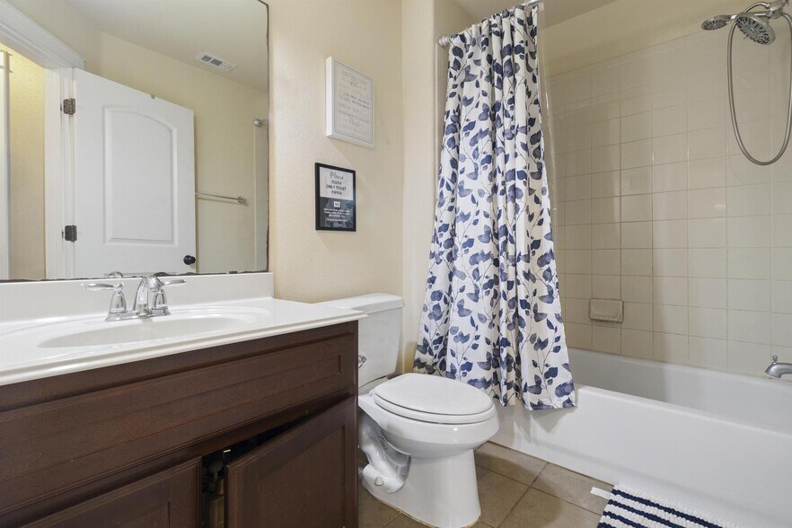Building Photo - Beautifully updated home in a peaceful Geo...