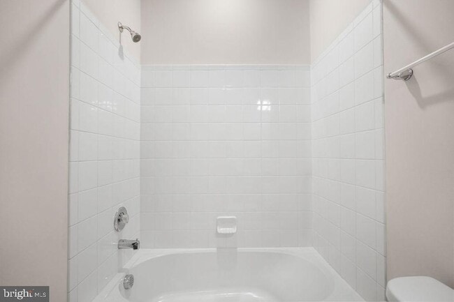 Building Photo - 12854 Cloverleaf Center Drive