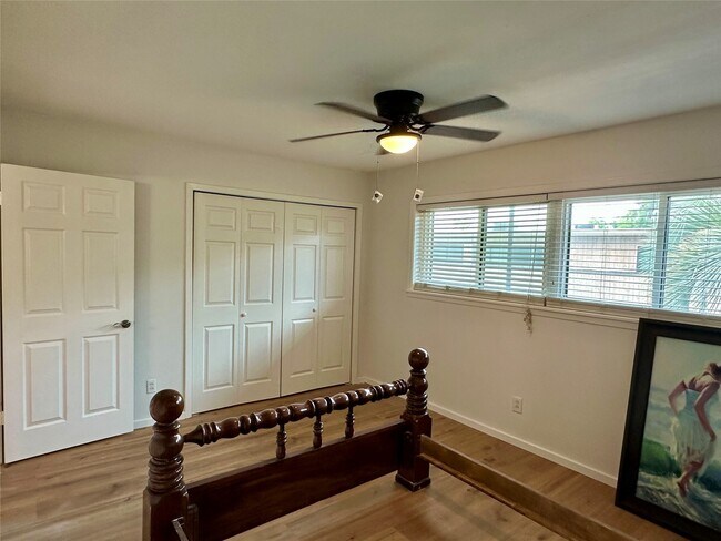 Building Photo - 3809 N Braeswood Blvd