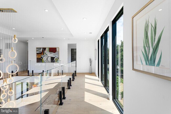 Building Photo - 1733 Chain Bridge Rd