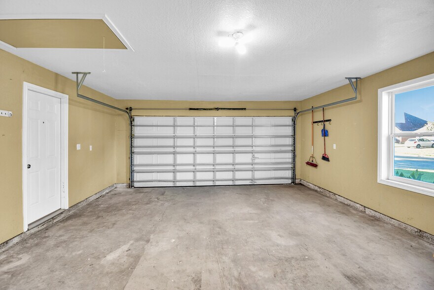 Building Photo - 1236 Sagebrush St