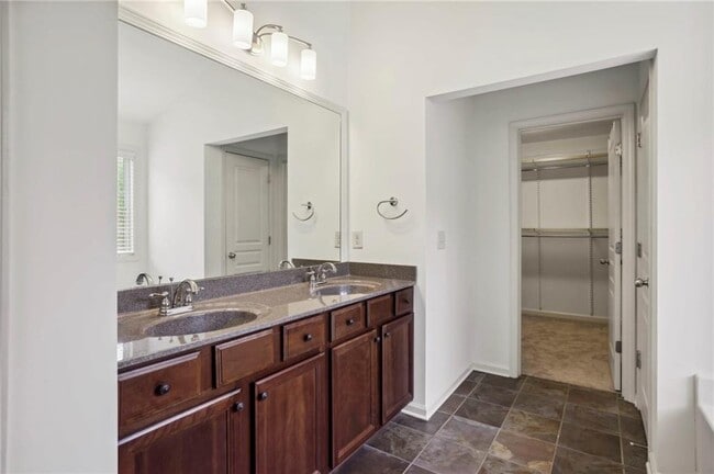 Building Photo - 4950 Hazelwood Dr