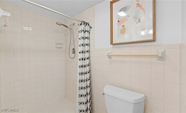 Building Photo - 788 Park Shore Dr