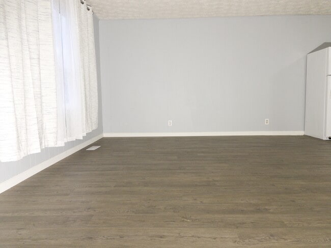 Building Photo - 6613 E 10th Ave