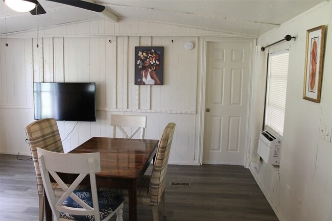 Building Photo - 2011 Miller Rd