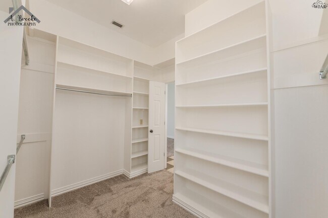 Building Photo - 4937 Silver Crest Dr
