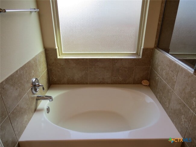 Building Photo - 5623 Blackstone Dr