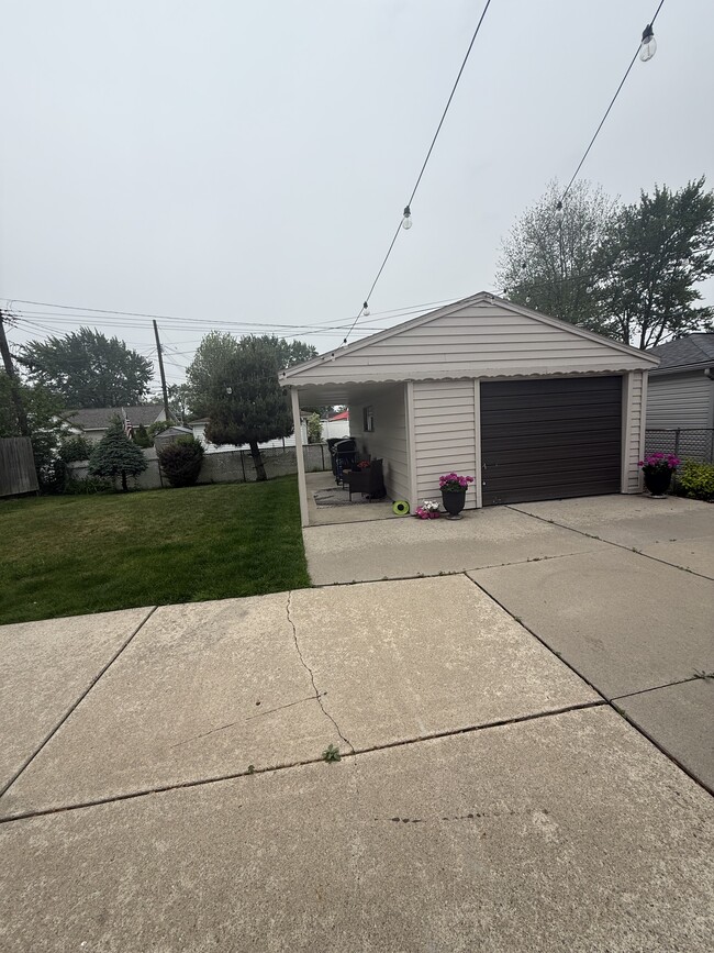 Building Photo - 32547 Birkshire St