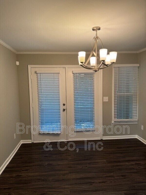 Building Photo - 215 Hillsboro Pl