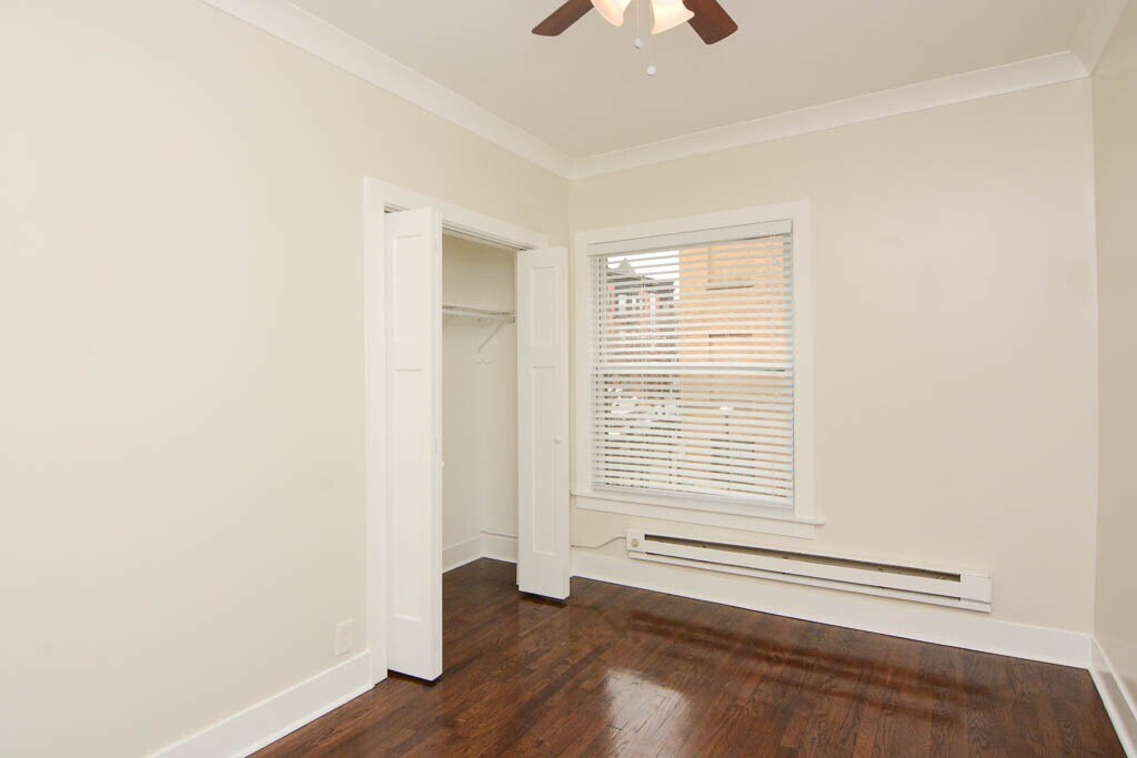 Building Photo - 727 W Roscoe St