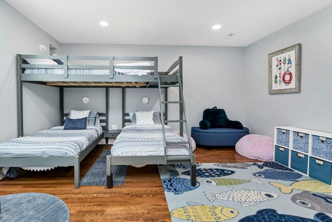 Building Photo - Fully Furnished Mid Term Lease