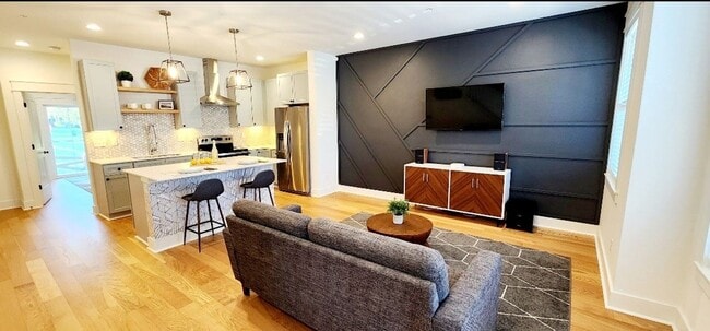 Building Photo - Modern 3-Bedroom Townhome with Pool Access Near Downtown Cookeville