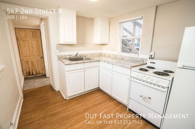 Building Photo - 547 2nd St N