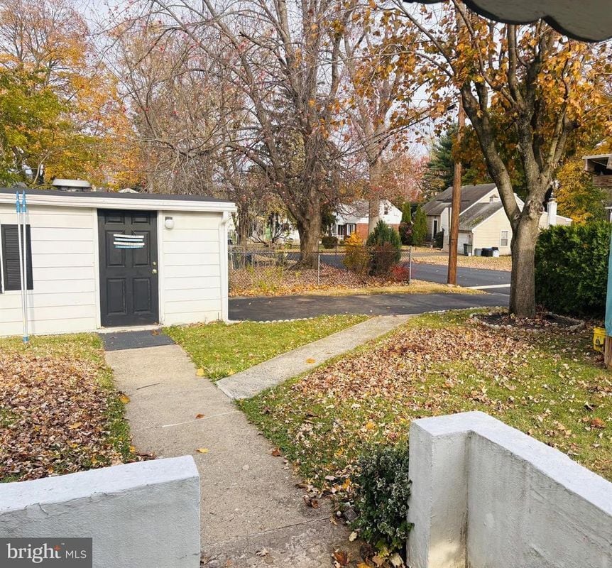 Building Photo - 126 3rd St