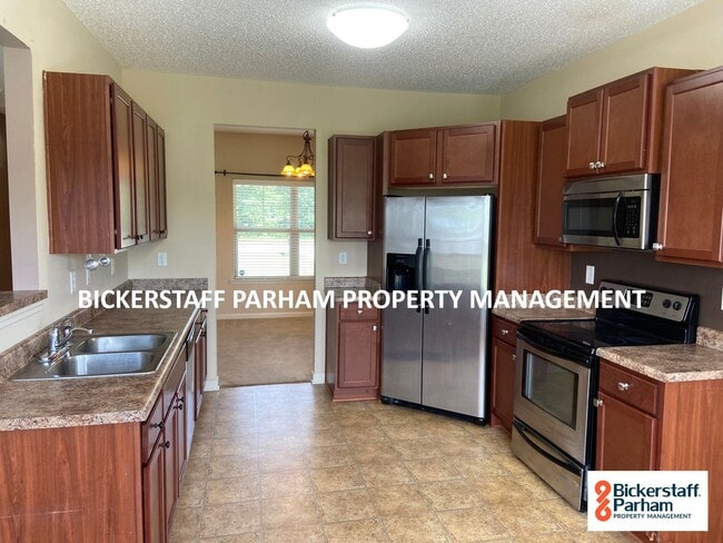 Building Photo - Self-Showings Available! Located in Fort M...