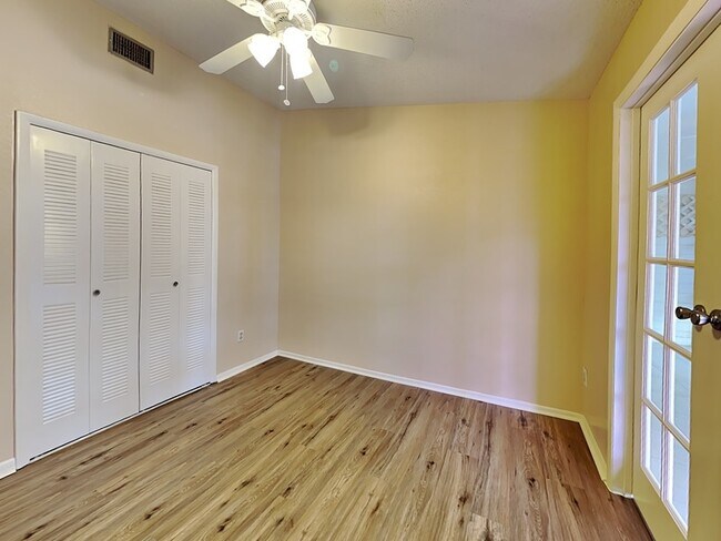 Building Photo - 2758 Oak Park Way