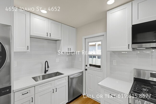 Building Photo - 4652 Idaho St