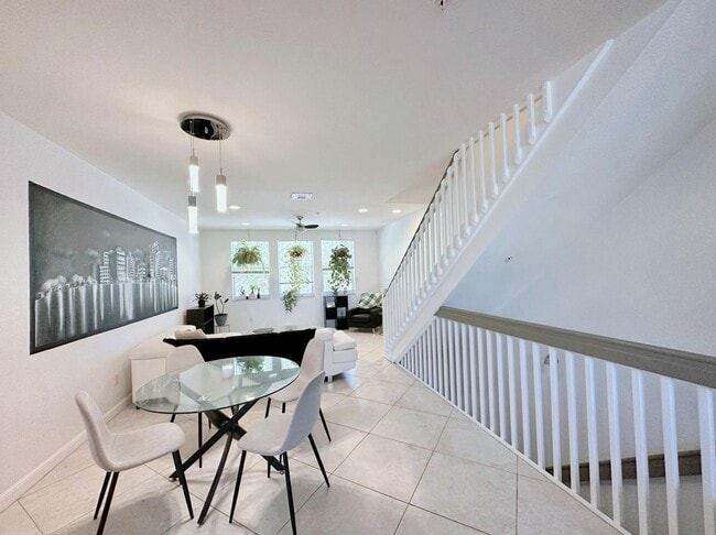 Building Photo - Luxury Townhouse West Palm Beach Gated Community two bedroom three bathrooms!