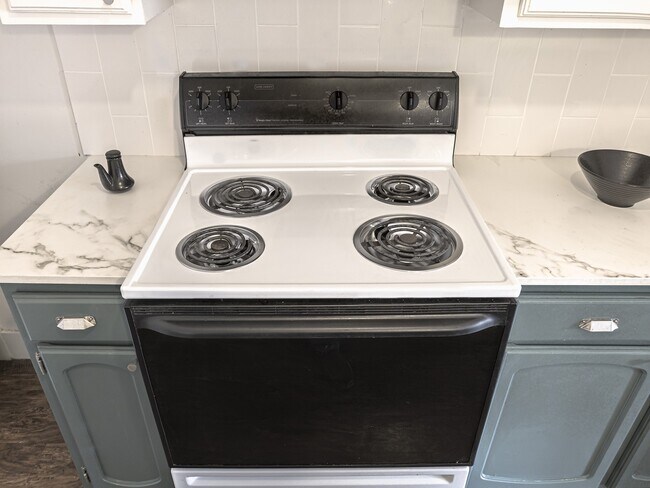 Building Photo - 384 N Post Oak Ln