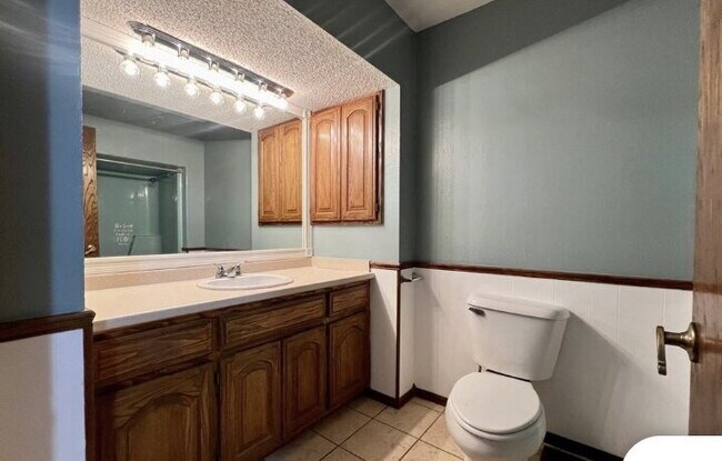 Building Photo - "Charming 3-Bedroom Haven with 2 Baths and 2350 Sq. Ft. of Spacious Living in Springdale!"