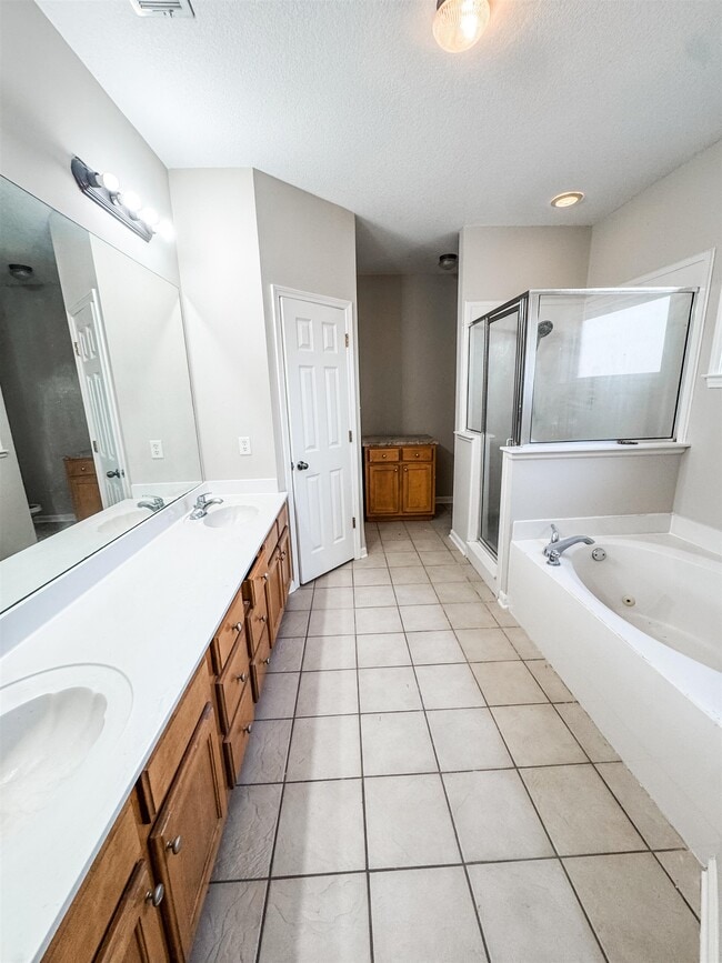 Building Photo - 9847 Winsford Ln