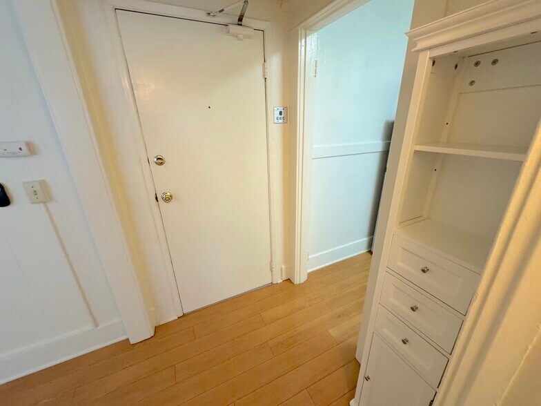 Building Photo - 40 Brooks Ave