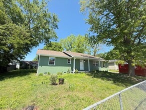 Building Photo - 4 bed 2 Bath Ozark, MO