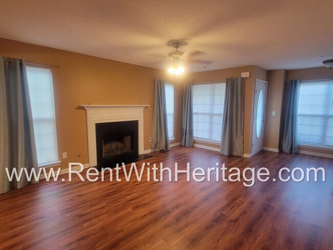 Building Photo - WOW!!! GORGEOUS HOME IN POPULAR CREEKSIDE SUBDIVSION / SWIM / TENNIS / UPGRADES GALLORE