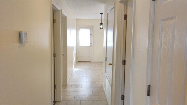 Building Photo - 44 Holly Dr