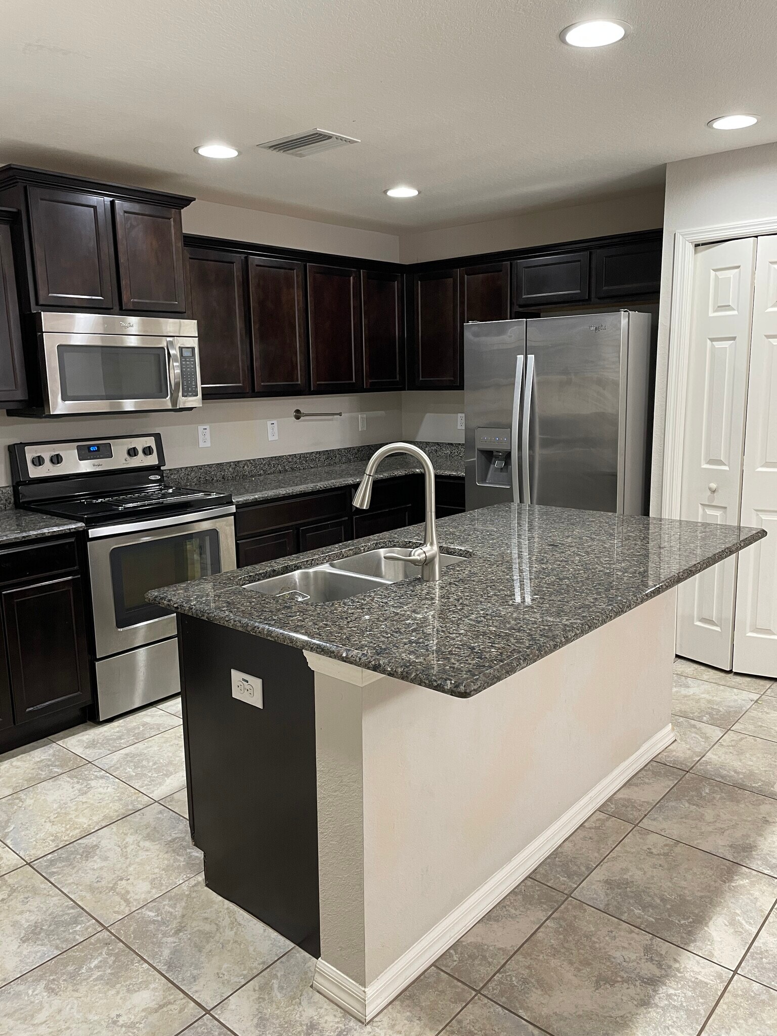 Building Photo - 27515 Desert Willow Way