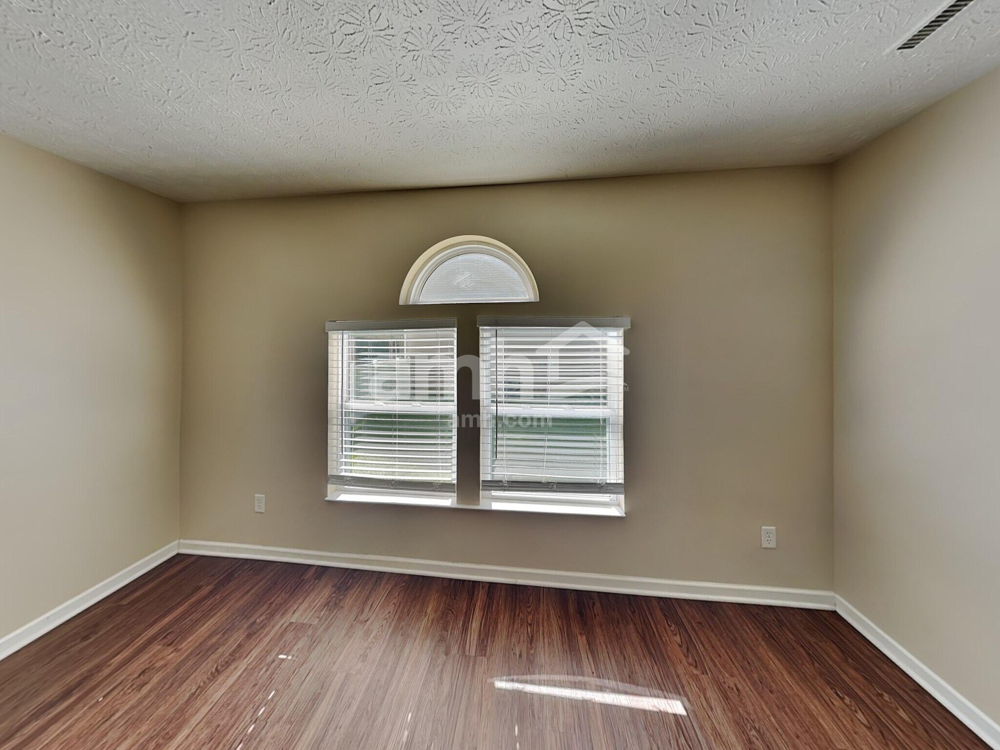 Building Photo - 275 Monarch Dr