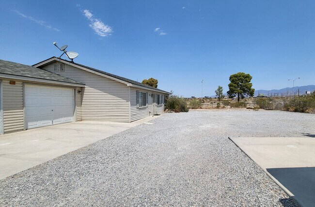 Building Photo - 2400 E Ambush St