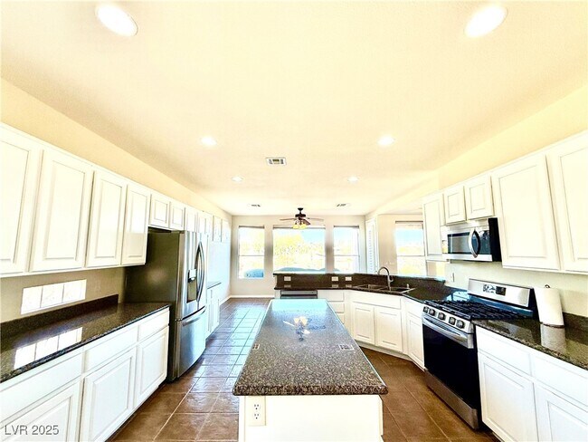 Building Photo - 10276 Romantico Dr