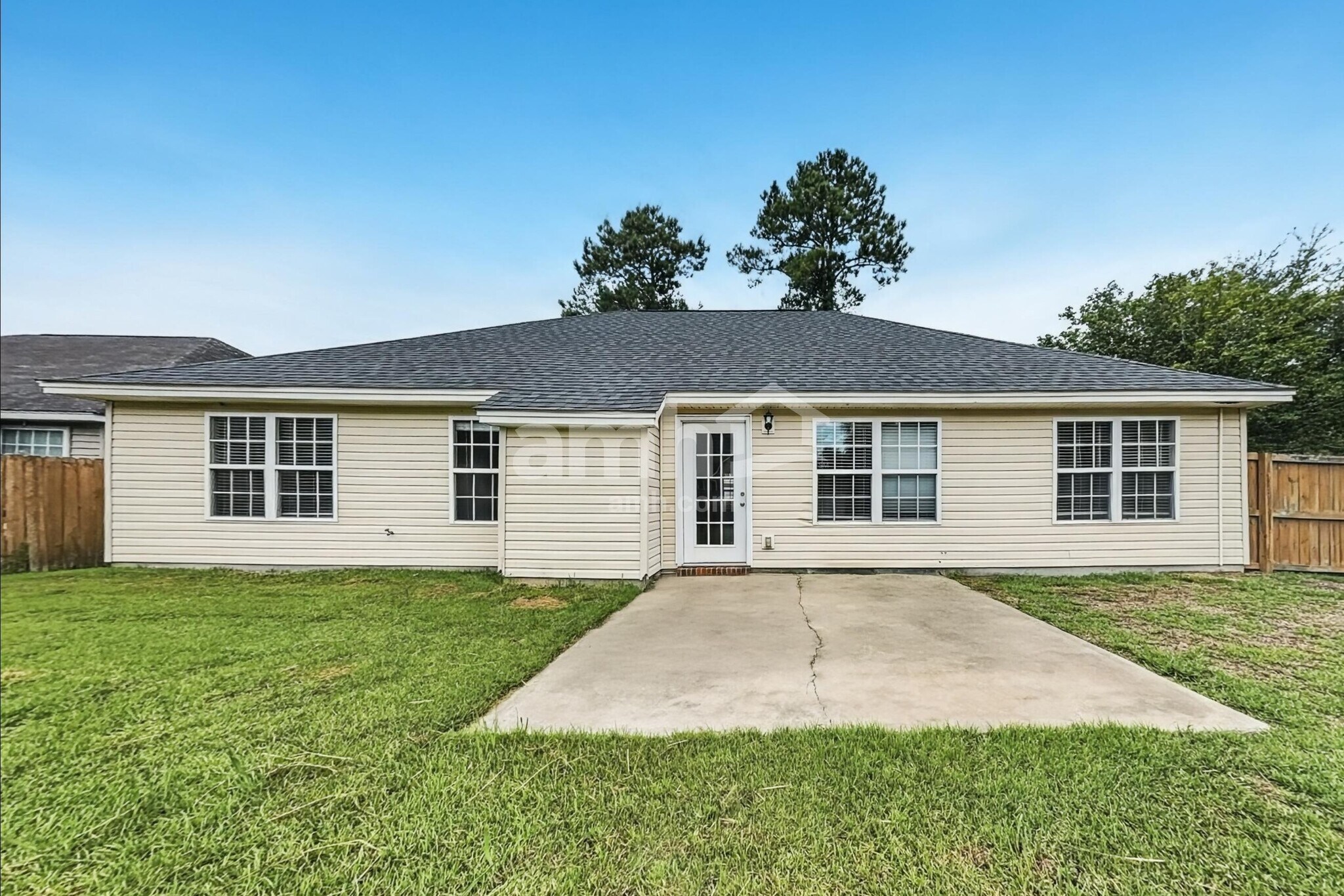 Building Photo - 738 Laurel Hill Cir