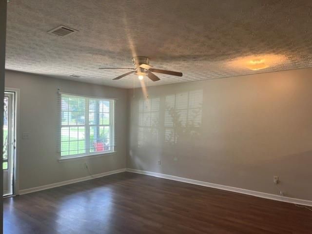 Building Photo - 1131 Classic Trail