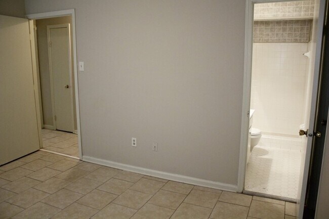 Building Photo - 3729 Village Oak Cove