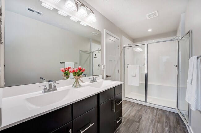 Building Photo - 7905 Pinnacle Point Dr
