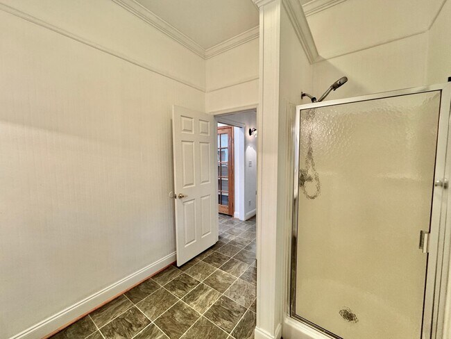 Building Photo - Recently Updated 4-Bedroom Ranch Home w/a 2 Bedroom Guest Cottage! Ready 04-23-26! Pet Friendly Home